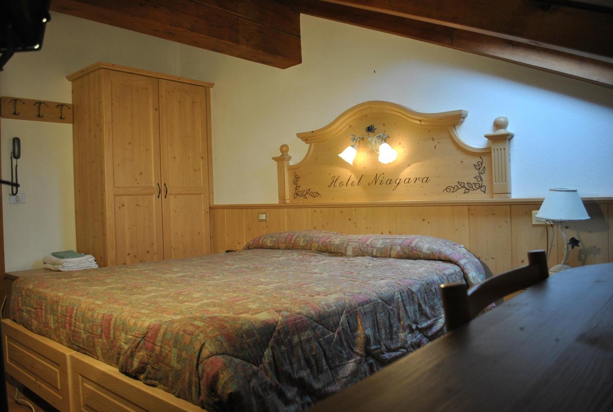 Hotel Niagara Ossana Luaran gambar