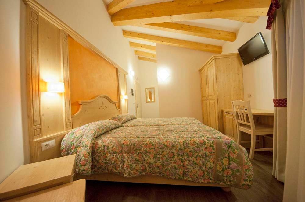Hotel Niagara Ossana Bilik gambar